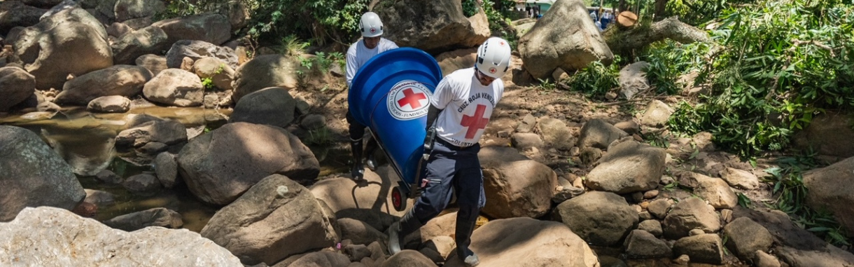 Cruz Roja Venezolana y Banesco instalaron tanques para garantizar agua segura a 500 familias en Cumanacoa